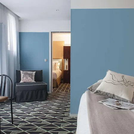 Eiffel Blomet Hotel