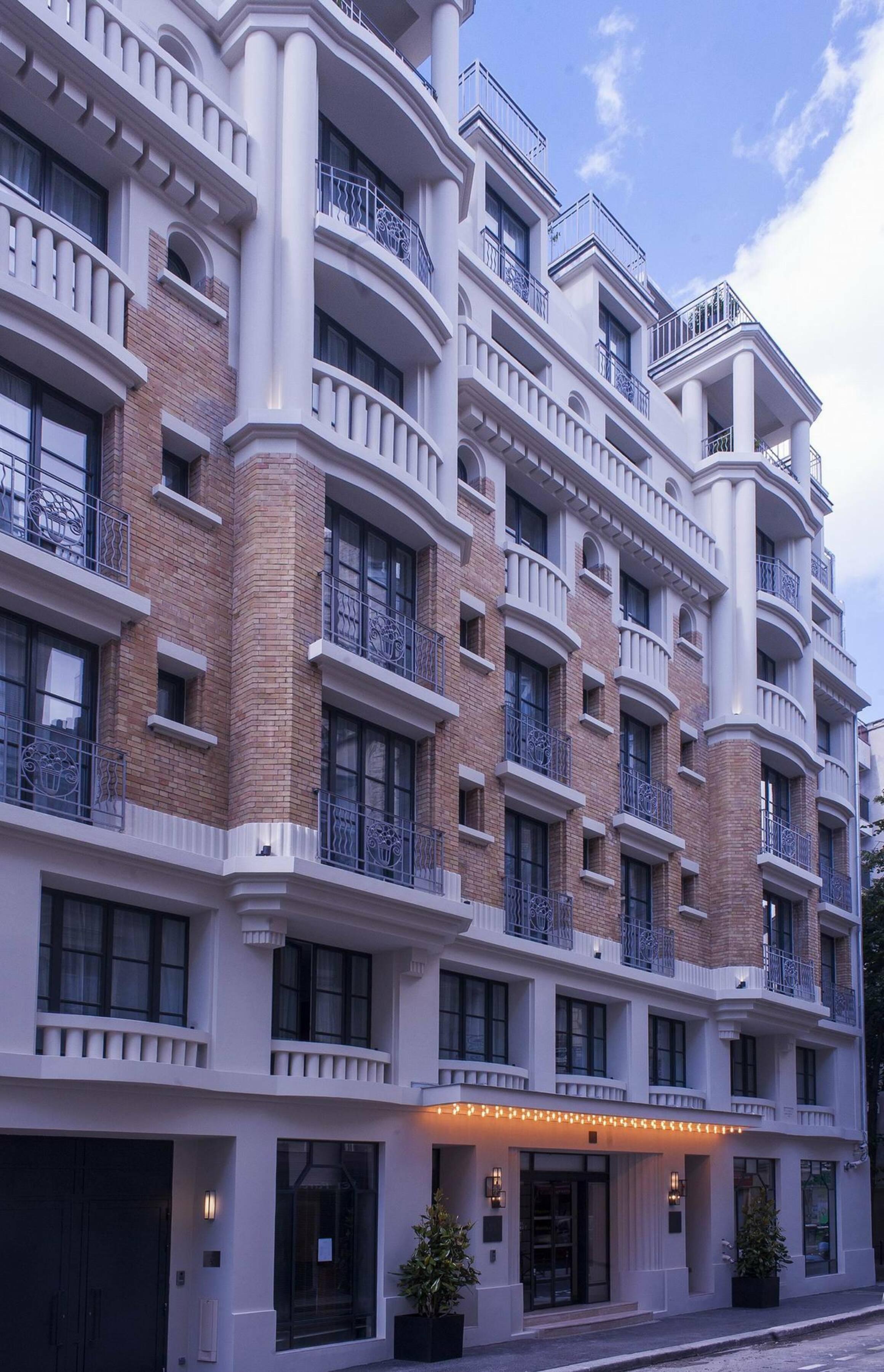 Eiffel Blomet Hotel 4*